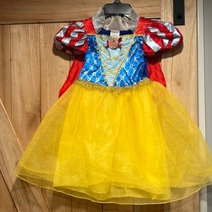 Disney Snow White Size 4